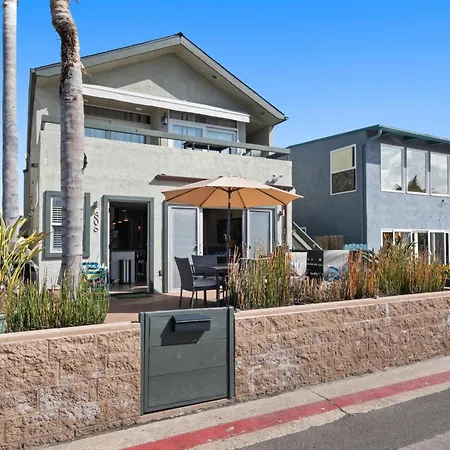 Stunning Beach Home - Large Patio, Parking, Ac & Dog Friendly!